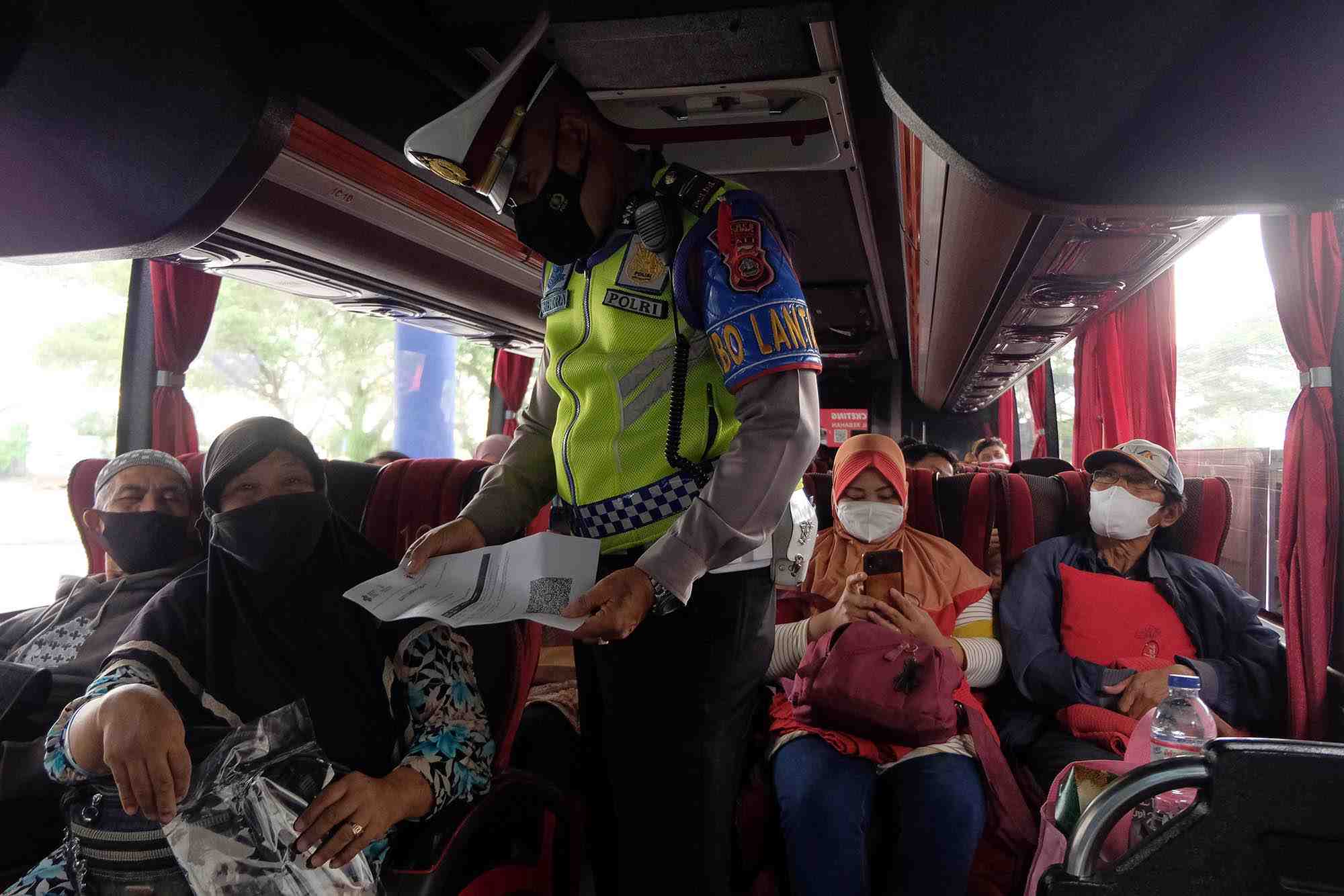 Surat Vaksin Jadi Syarat Perjalanan