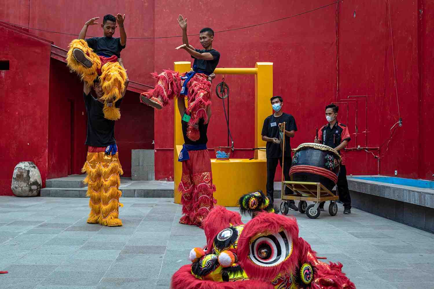 Berlatih Barongsai