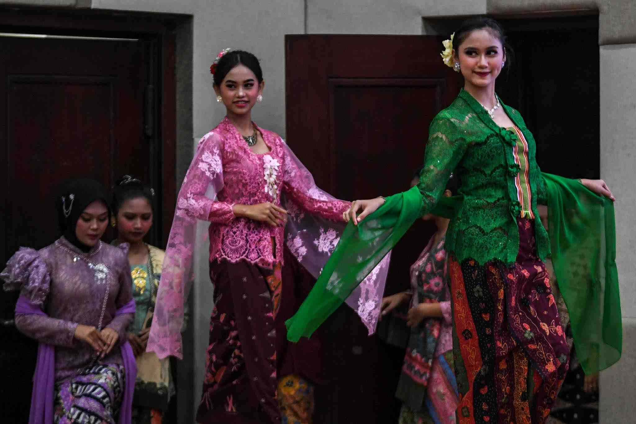Merayakan Identitas Kebangsaan pada Balut Kebaya