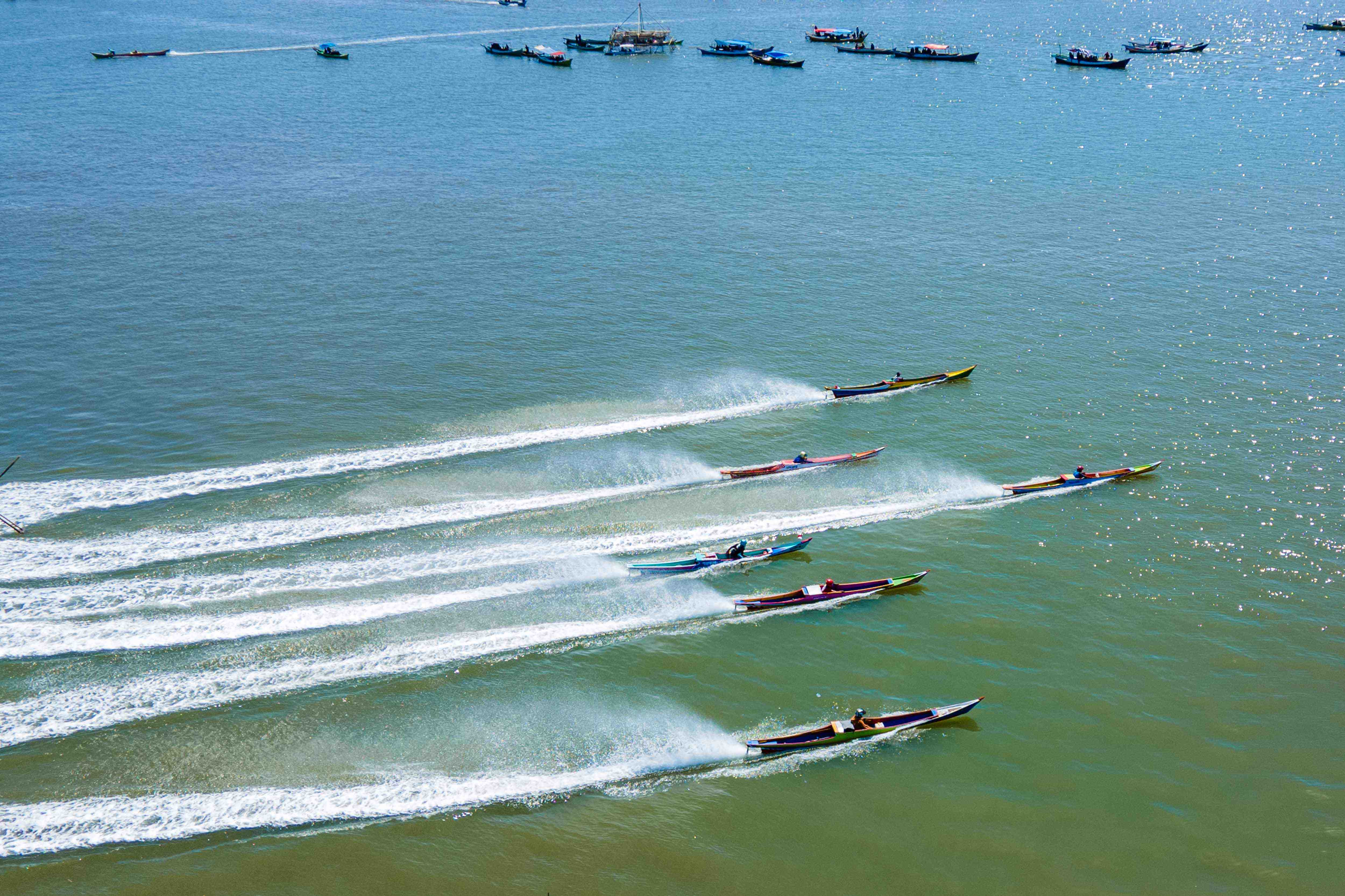 Lomba Adu Perahu